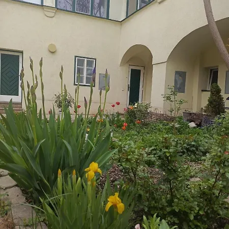 Spacious Heritage For Groups Bruck an der Leitha